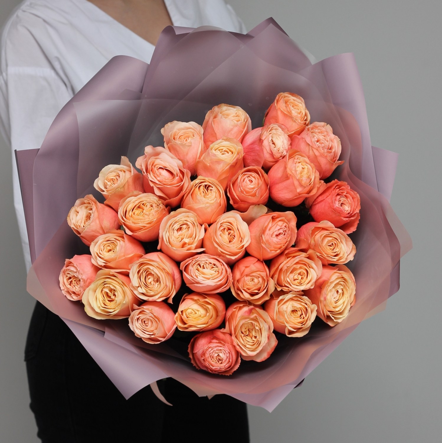 Букет 31 пионовидная роза Кахала